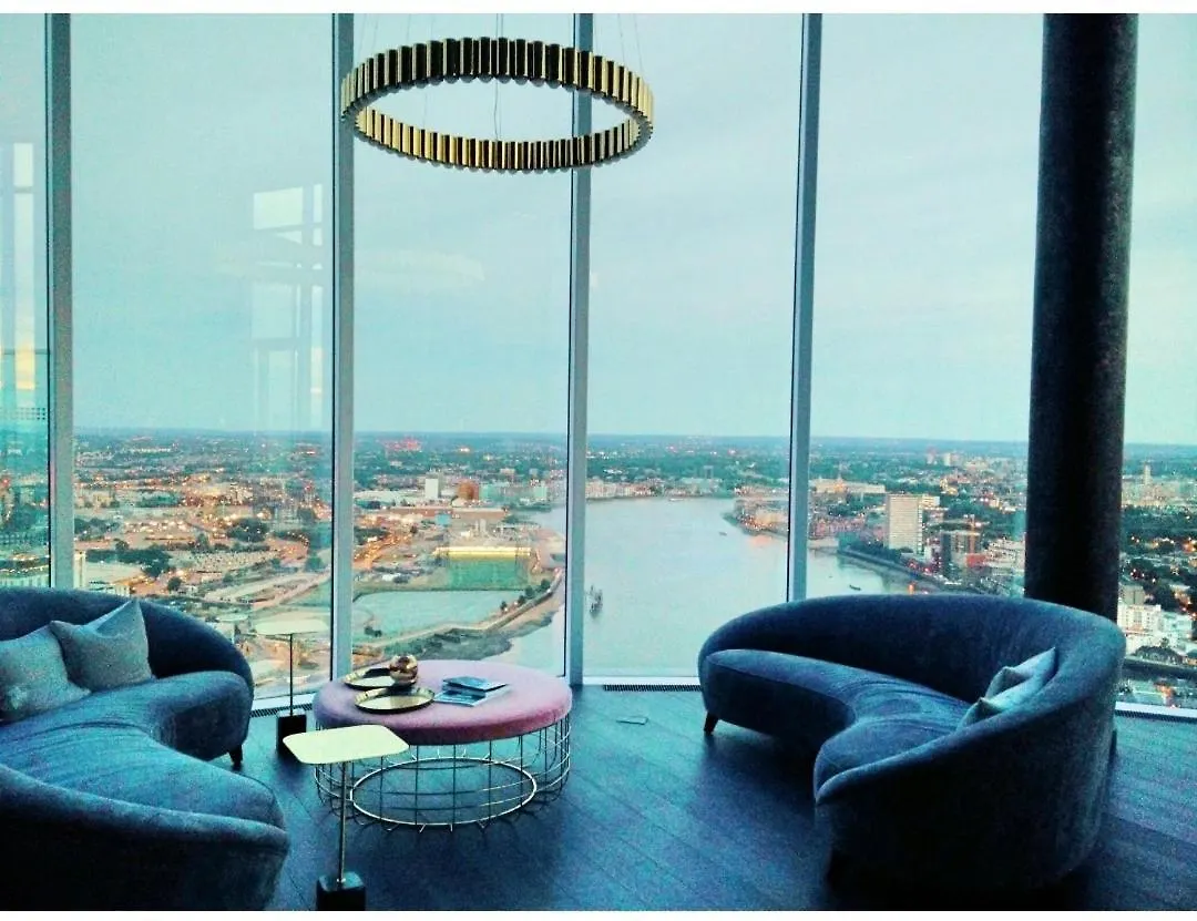 Private Room In Luxury Canary Wharf Apartment London