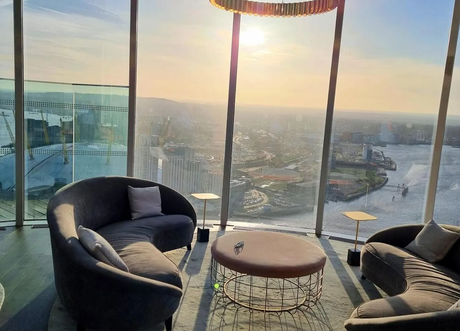 Private Room In Luxury Canary Wharf Apartment London 0*,