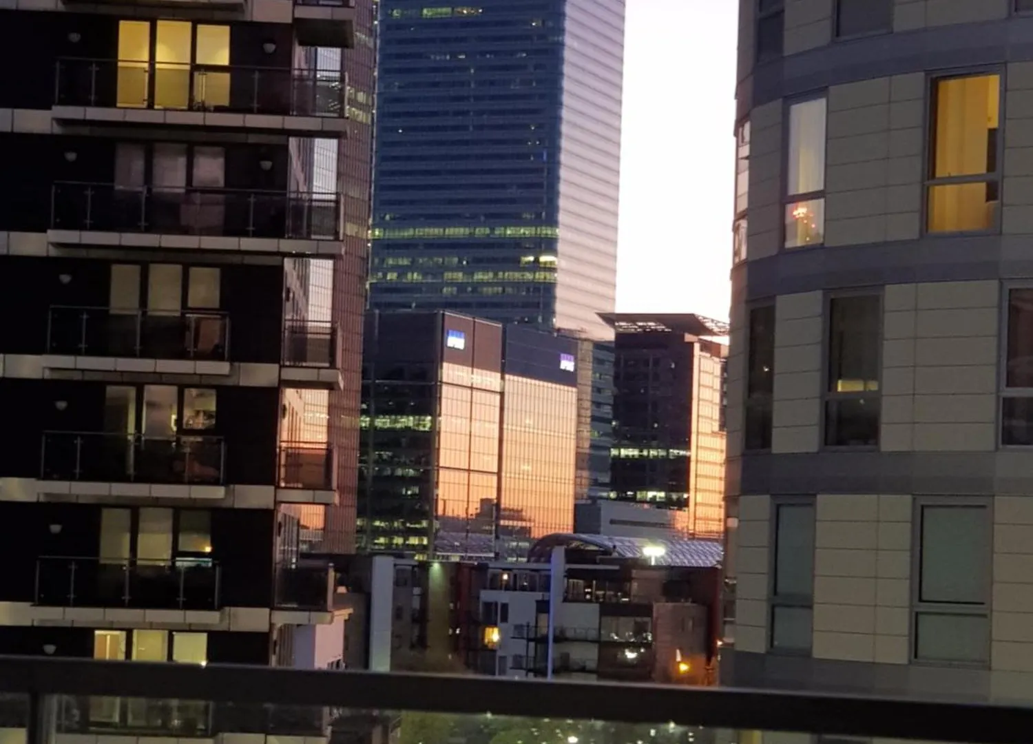 Private Room In Luxury Canary Wharf Apartment London Homestay